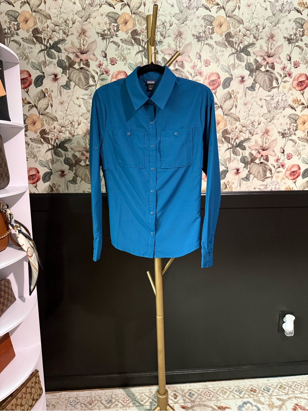 Patagonia Women’s Long Sleeve Outdoor Hiking Button Up Shirt Blue Small
